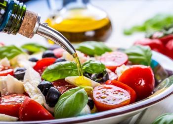 Η μεσογειακή διατροφή μειώνει τον κίνδυνο καρκίνου του μαστού Η μεσογειακή διατροφή μειώνει τον κίνδυνο καρκίνου του μαστού