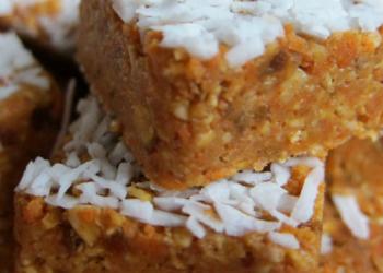 Υγιεινό και ωμοφαγικό carrot cake με λίγες θερμίδες!