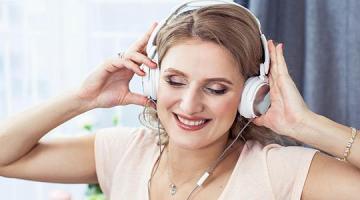 Γνωρίζουμε ότι η μουσική έχει μεγάλη επίδραση στον άνθρωπο. Τι προσφέρει όμως σε ανθρώπους που ζουν με τον καρκίνο; Γνωρίζουμε ότι η μουσική έχει μεγάλη επίδραση στον άνθρωπο. Μπορεί να τον κάνει να χαμογελά όταν νιώθει στρες ή να τον οδηγεί να έρχεται σε επαφή με τα συναισθήματά του.